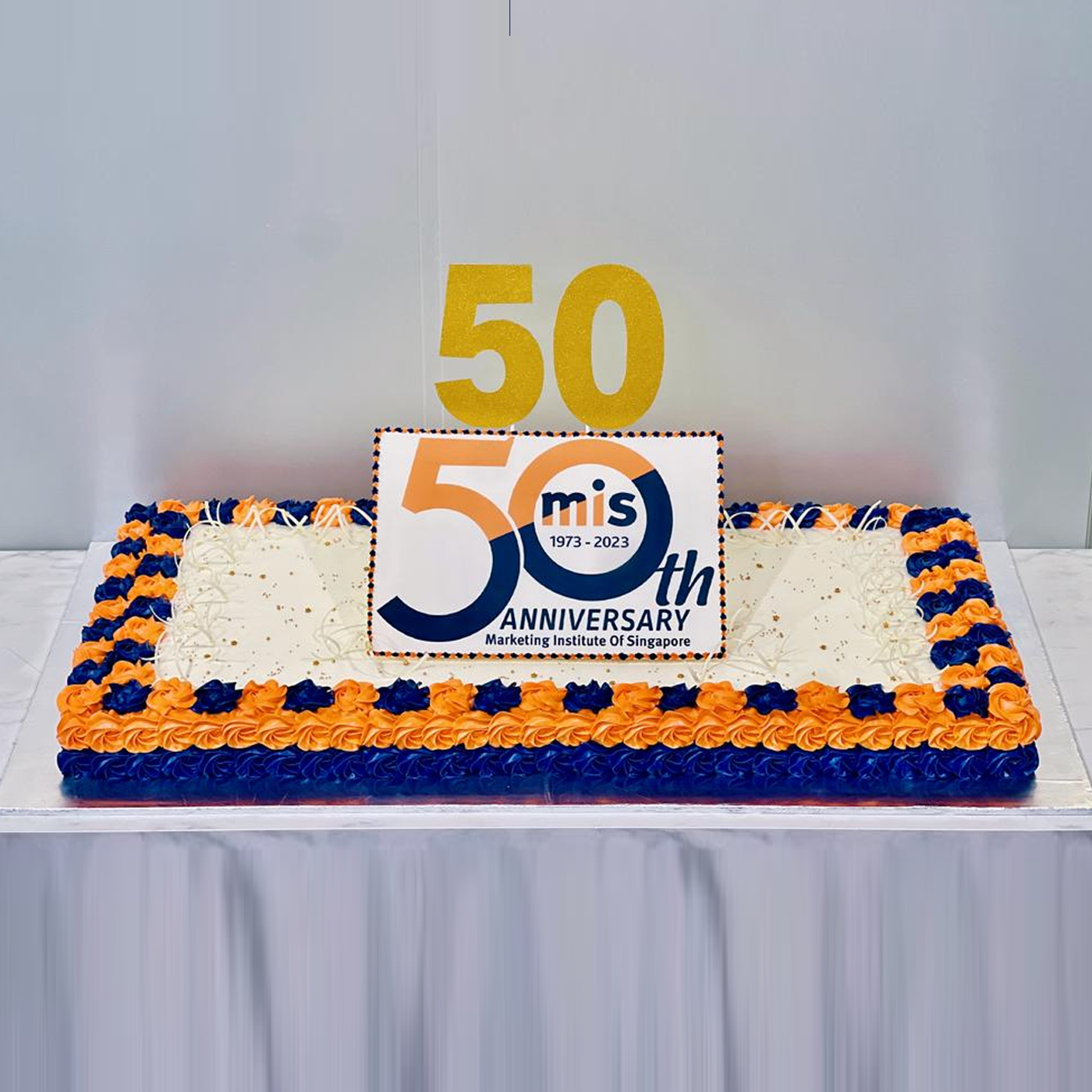 1 Meter Corporate Cake