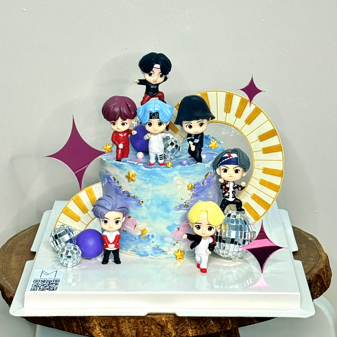 0242 BTS Cake