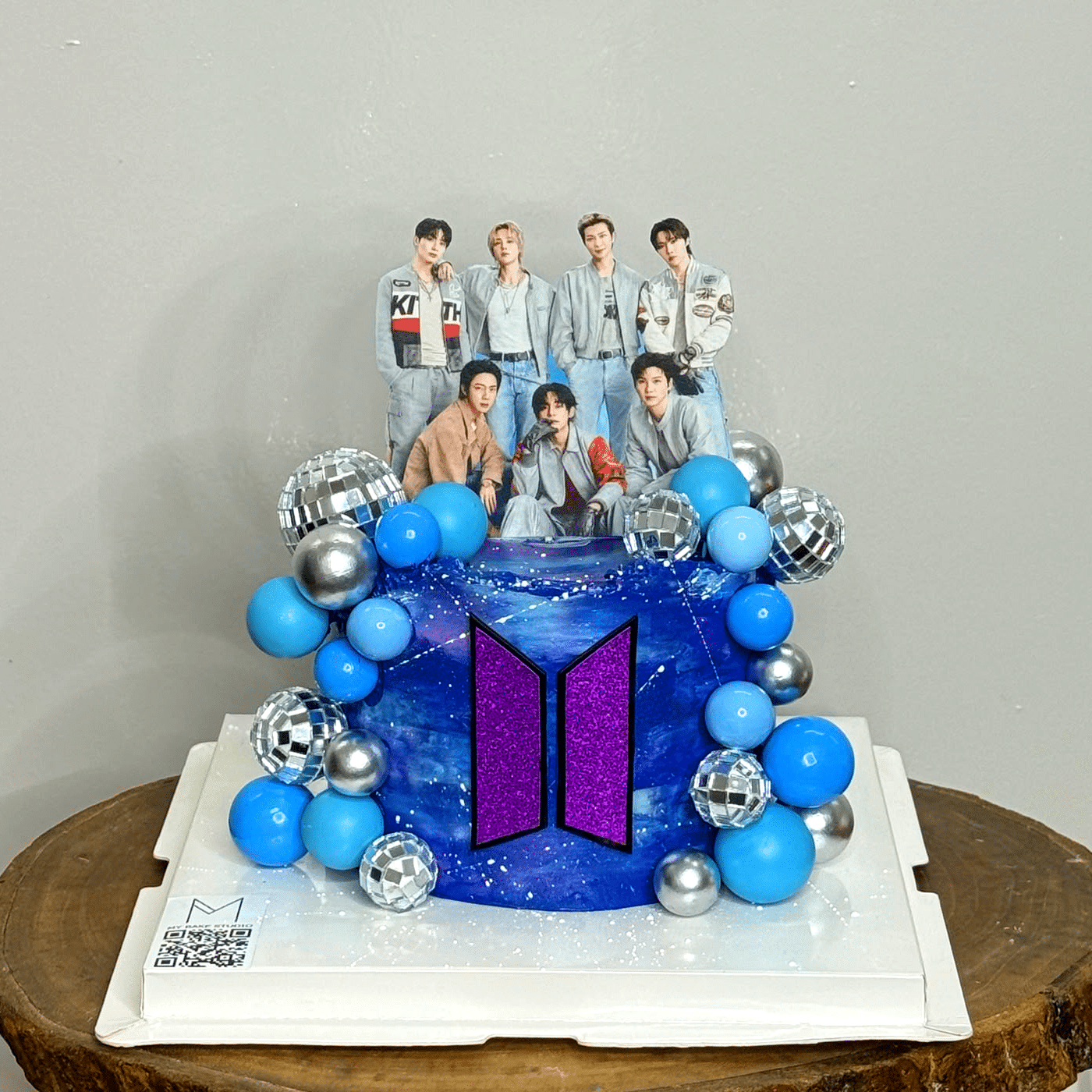 0243 BTS Cake